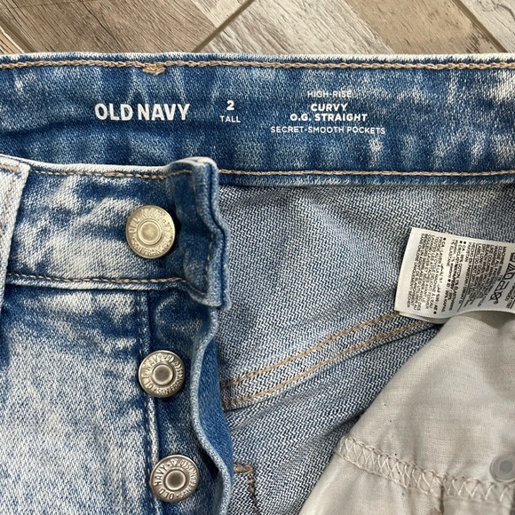 EUC Old Navy Curvy OG Straight Jeans Women's Size 2 tall Ripped - Picture 2 of 4